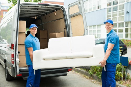 Removal van and sorted recyclable materials at the start of a sustainable move