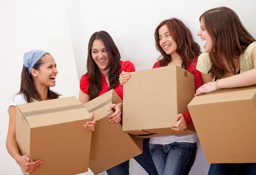 Professional Finnish movers packing household items